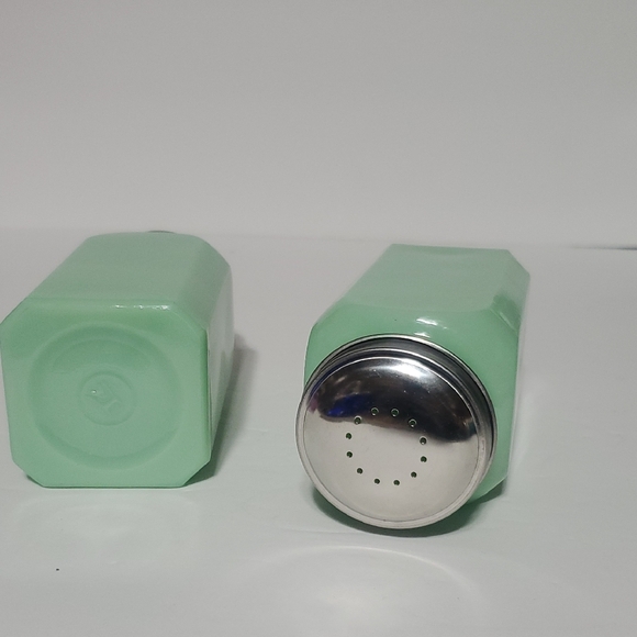 Green Salt and Pepper Shakers - Picture 4 of 7